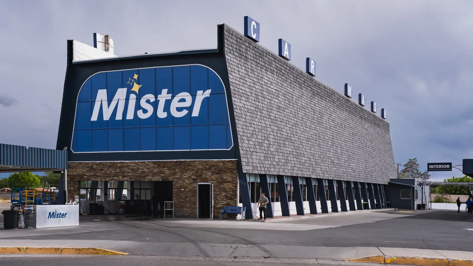 The Mister Car Wash on Snow Heights Circle, the A1A car wash in Breaking Bad