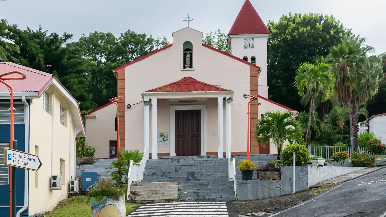 The red-roofed church of Saint-Pierre-et-Saint-Paul in Deshaies – Honoré's church in Death in Paradise.