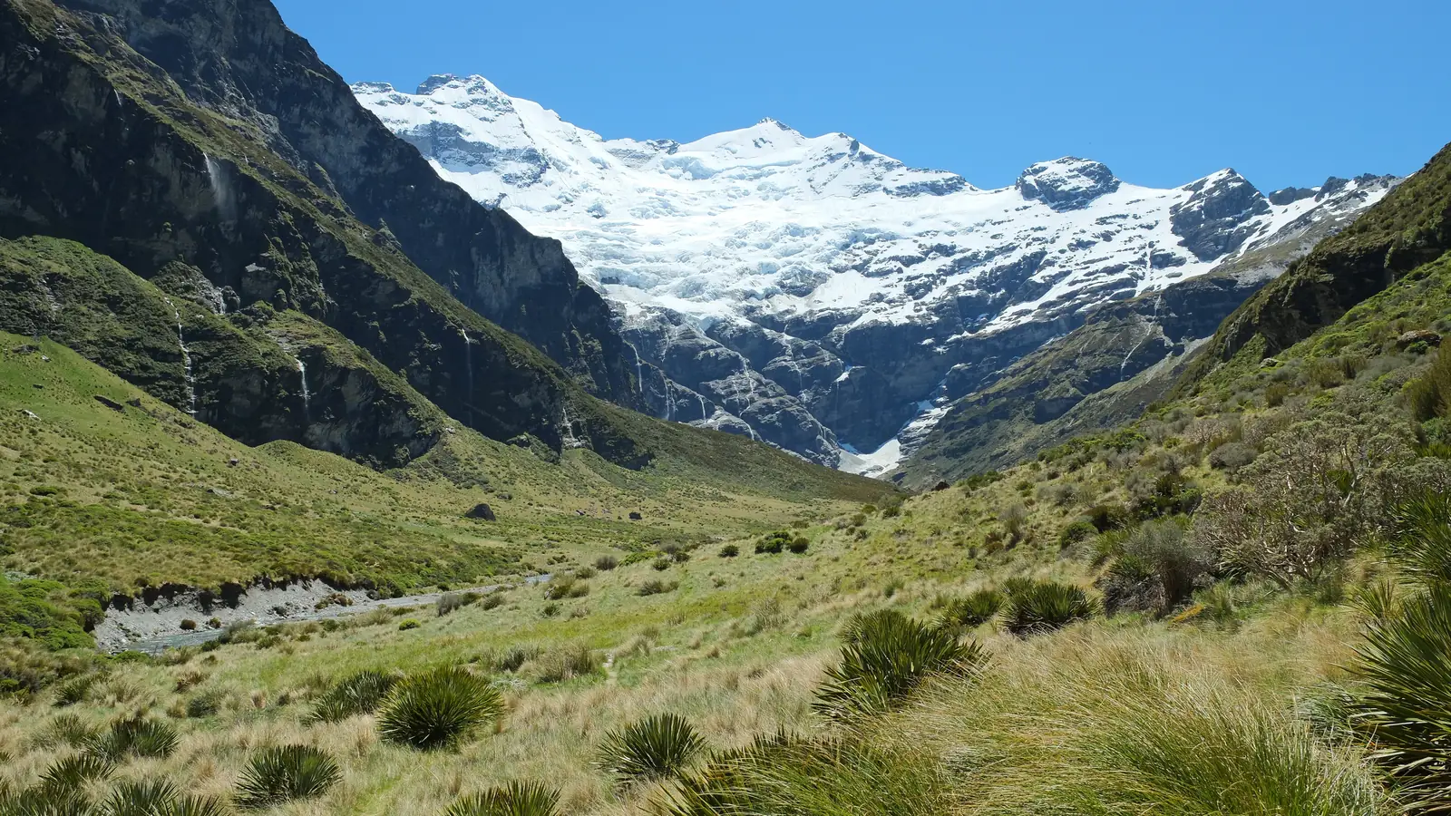 The Earnslaw Burn valley with its hanging glacier and waterfalls near Glenorchy – the road to Rivendell