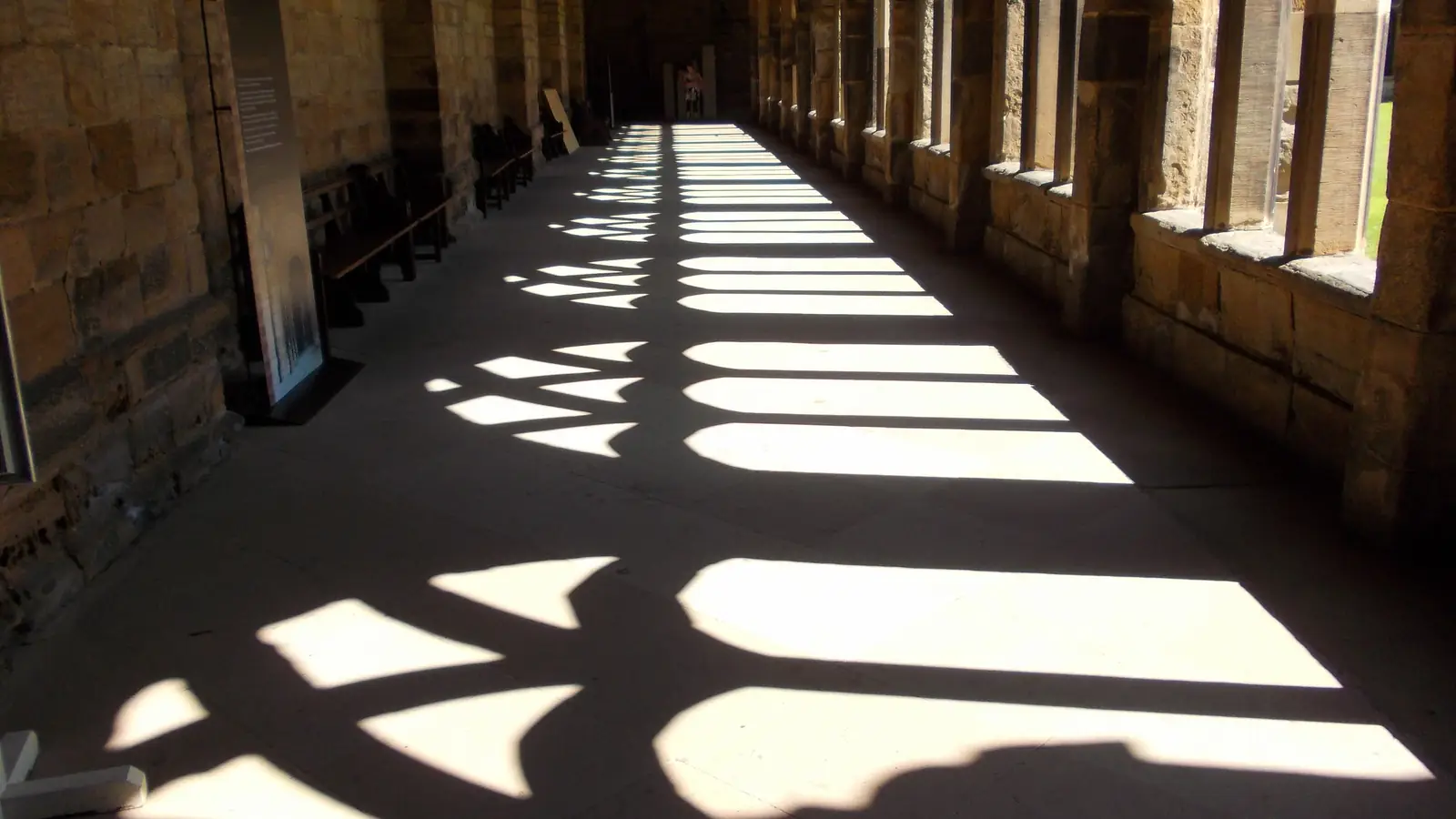 The cloister of Durham Cathedral, where Harry lets Hedwig fly
