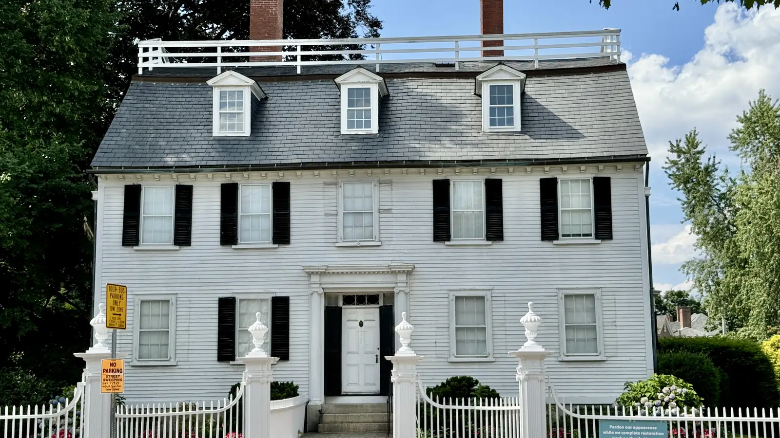 The Ropes Mansion, a white Georgian house with a fenced front on Essex Street, Salem – the exterior of Allison's house in Hocus Pocus.