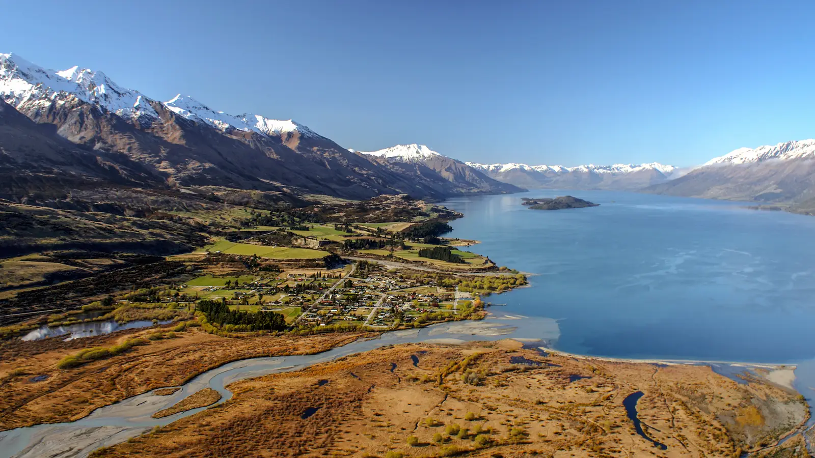 The head of Lake Wakatipu at Glenorchy, gateway to Lothlórien and Isengard