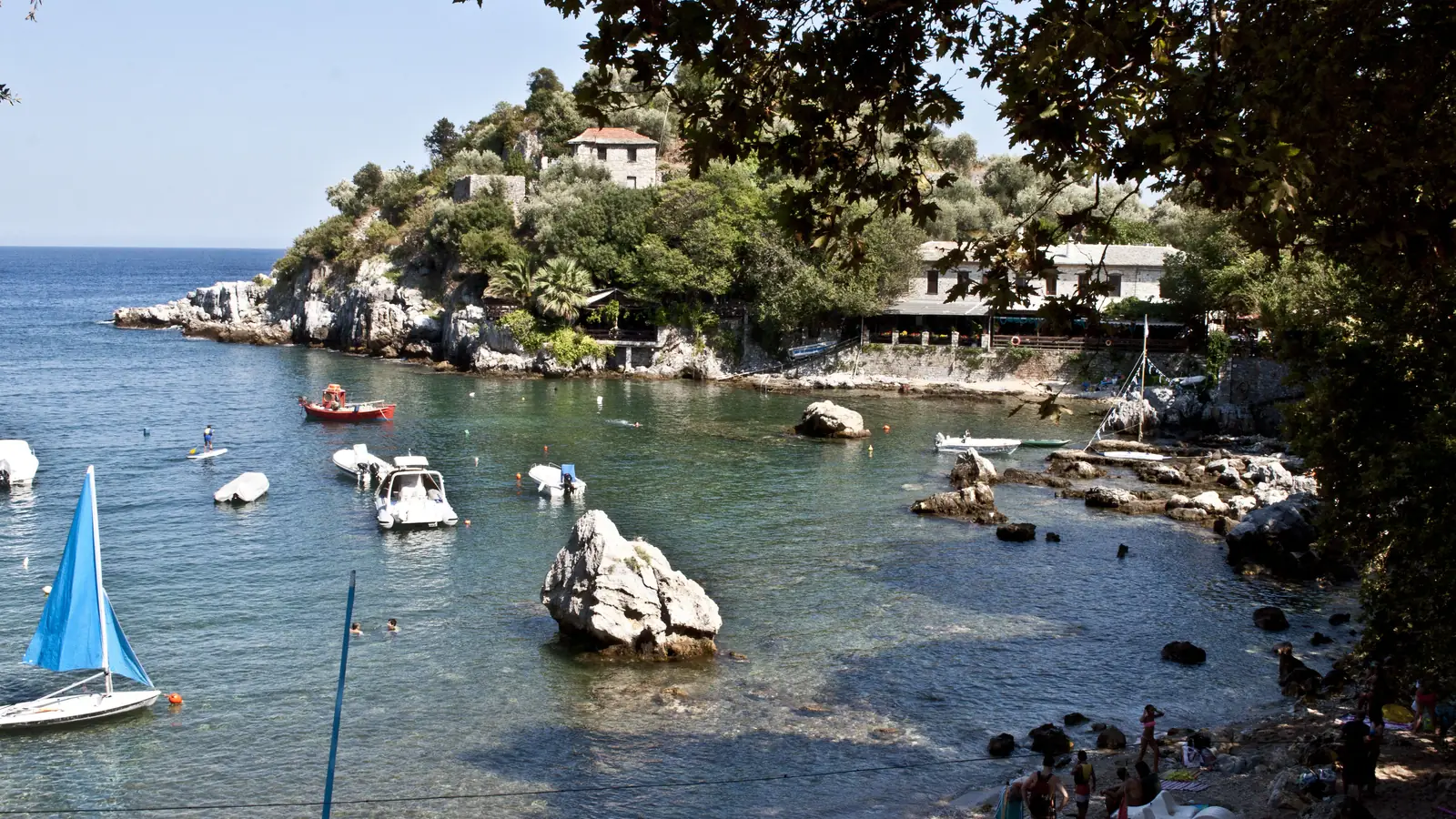 The tiny harbour of Damouchari on Pelion, where the Dancing Queen parade ends