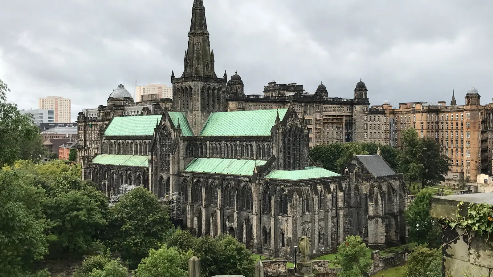Glasgow Cathedral from the Necropolis, its lower church is the Paris hospital in Outlander