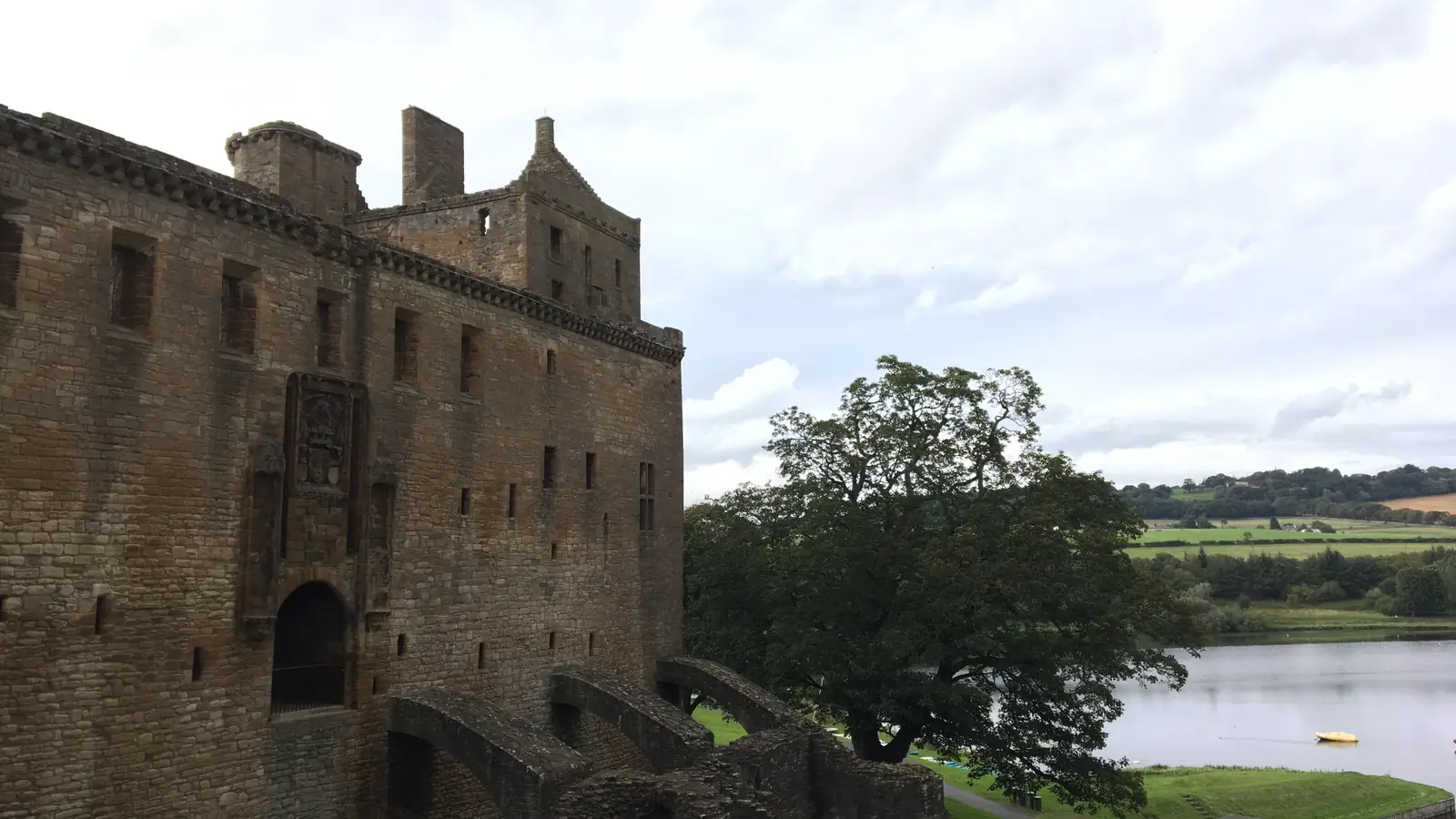 The gateway of Linlithgow Palace, Wentworth Prison in Outlander