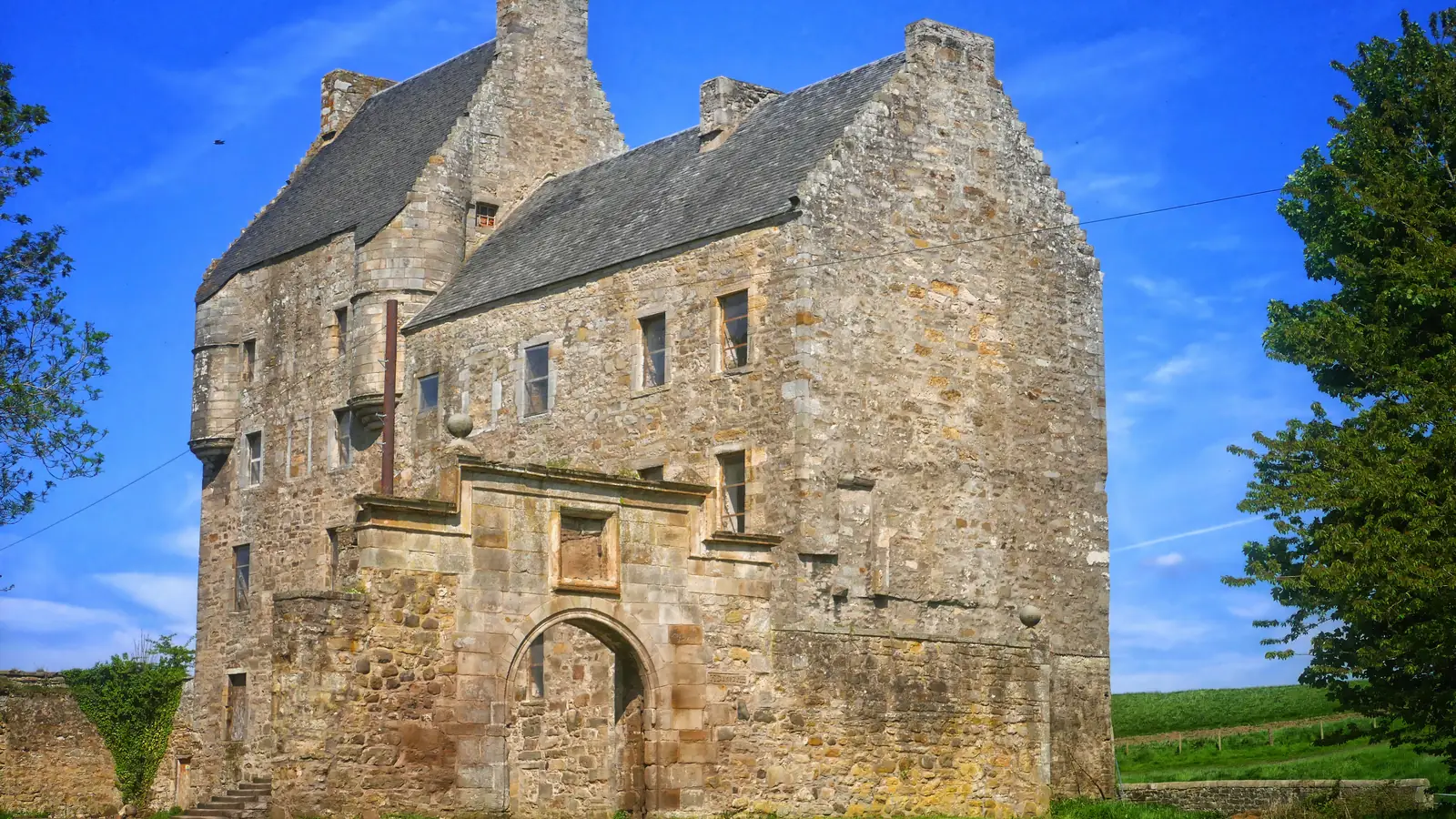 Midhope Castle on the Hopetoun estate, Lallybroch in Outlander
