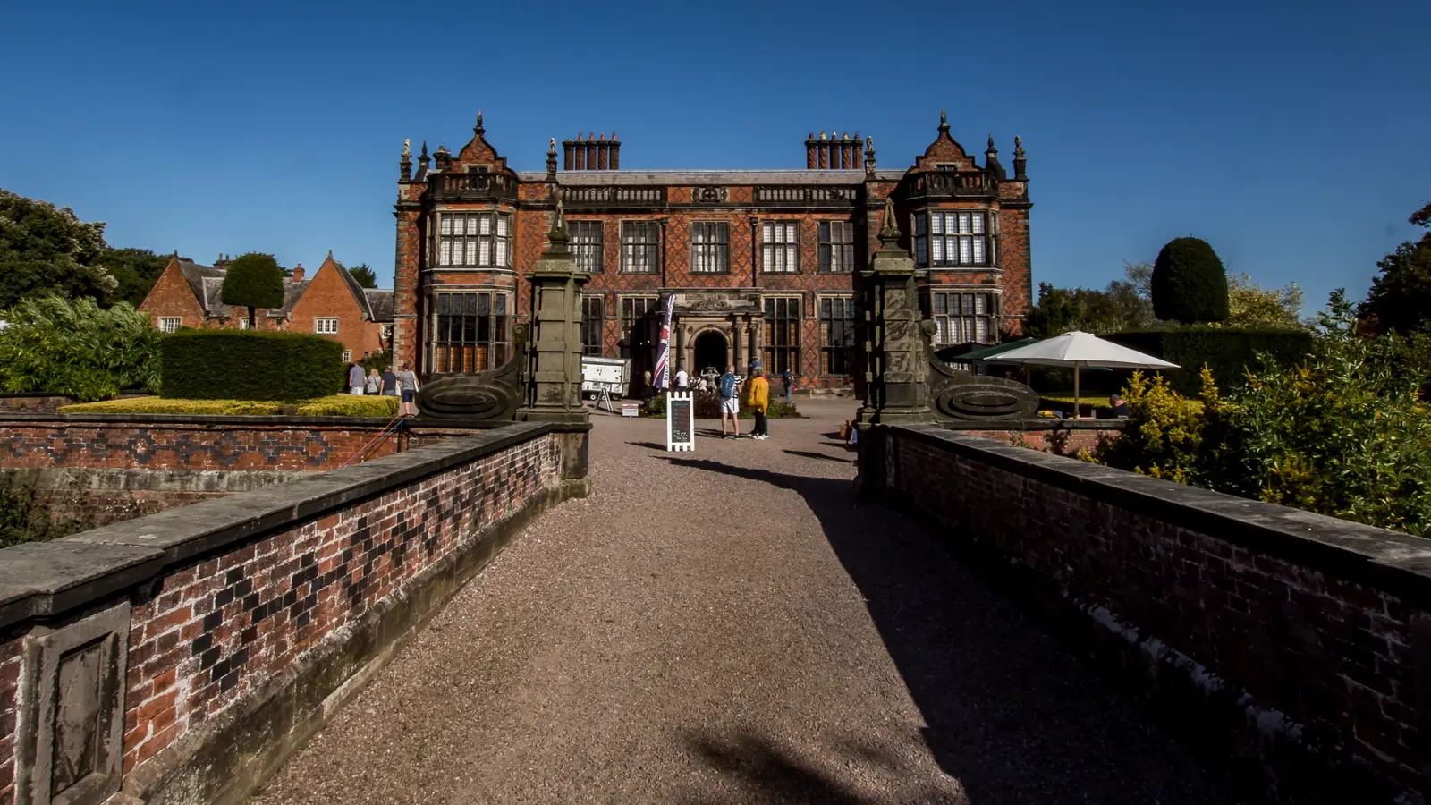 Arley Hall in Cheshire, a Victorian country house with its drive – Arrow House, Tommy Shelby's mansion in Peaky Blinders.
