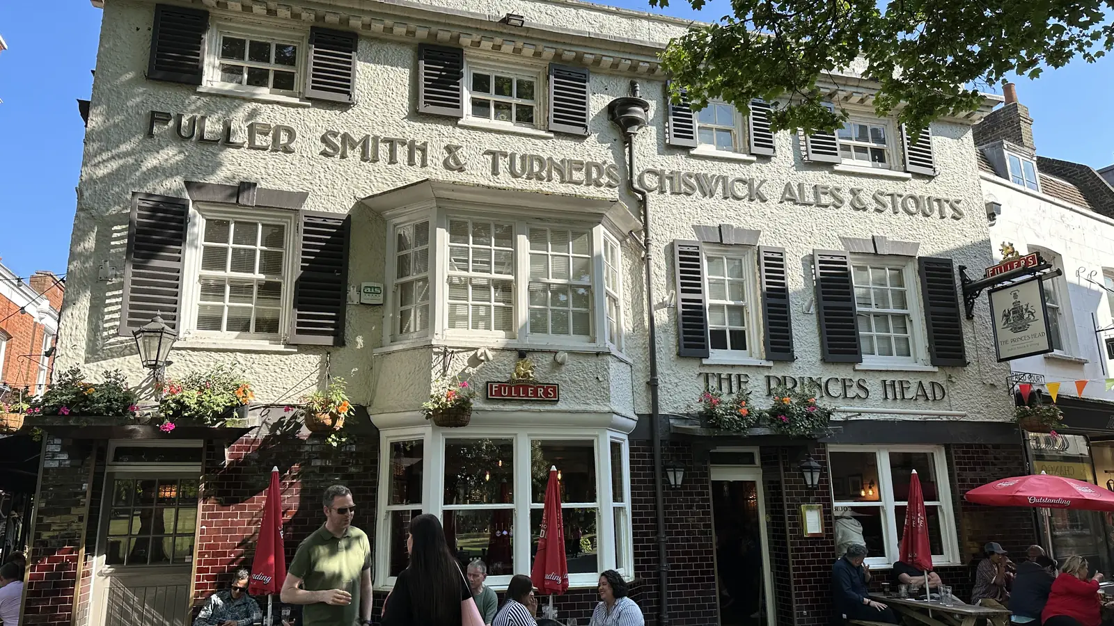 The Prince's Head pub on the corner of Richmond Green – the exterior of the Crown & Anchor in Ted Lasso